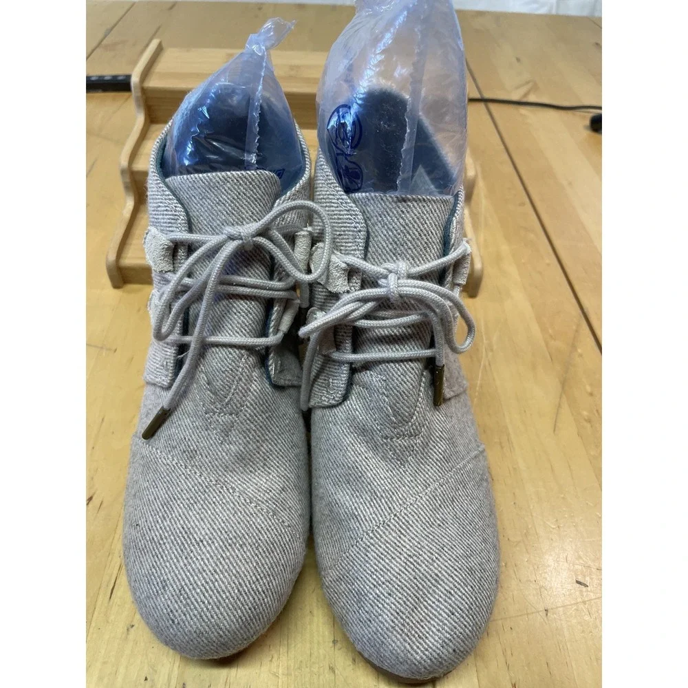 TOMS Women's Wedge Neutral Lace Up Canvas Shoes Size 7